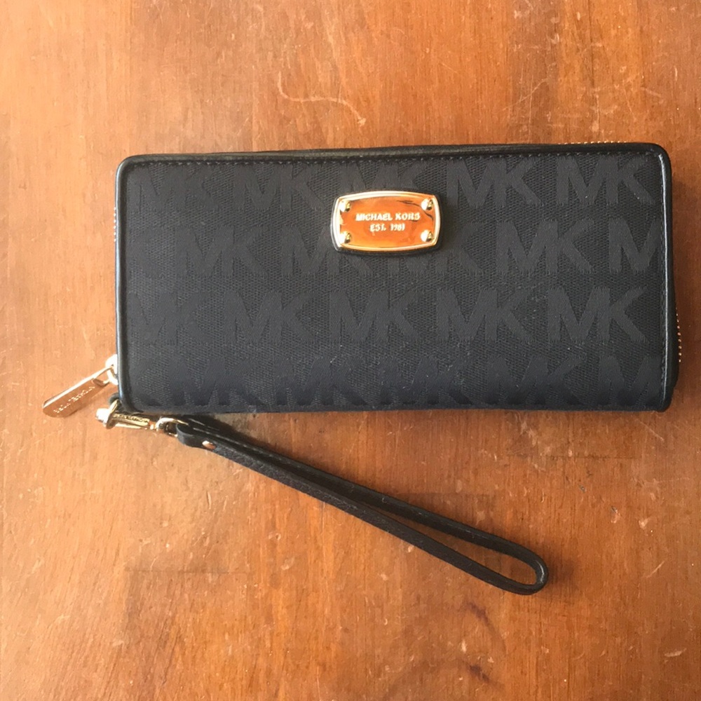 Michael Kors Jet Set Travel Continental Wallet